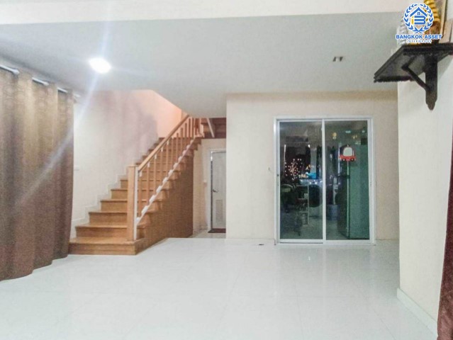 *****บ้านเดี่ยวมือสองย่านนนทบุรี ม.เดอะแพลนท์ แจ้งวัฒนะ เนื้อที่กว้างขวางถึง 51 ตร.ว. ฟังก์ชัน 3 ห้องนอน 2 ห้องน้ำ 2 ที่จอดรถ แถมฟรี! 4 เครื่องปรับอากาศ, 1 เครื่องทำน้ำอุ่น บนทำเลแห่งการเดินทาง ใกล้รถไฟฟ้าสายสีแดง "สถานีหลักสี่" และทางด่วน "บางปะอิน-ปากเกร็ด"